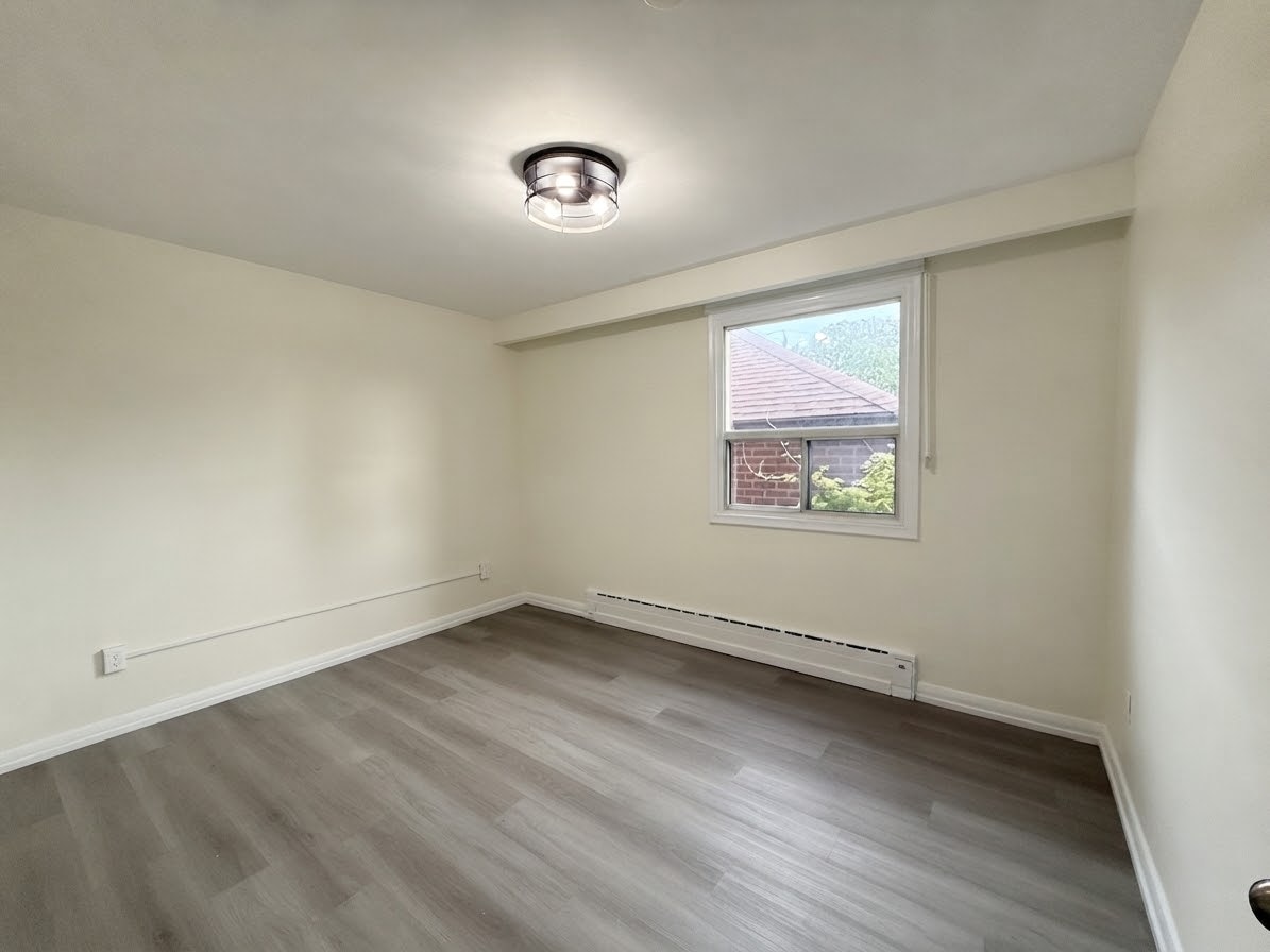 Main-46 Montcalm Avenue, Toronto, ON, M6E 4N7 - 17