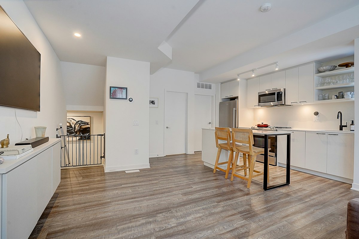 13-30 Ed Clark Gardens, Toronto, ON, M6N 0B5