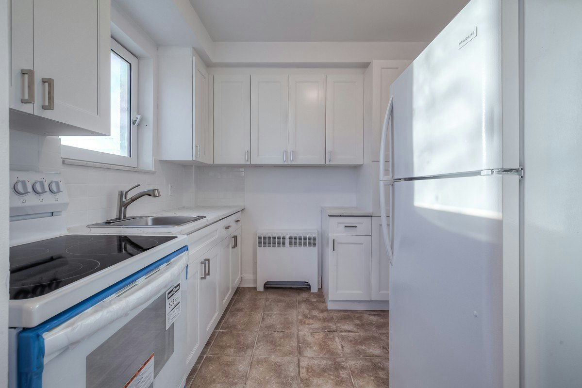 403-36 Wood Glen Road, Toronto, ON, M1N 2V9 3