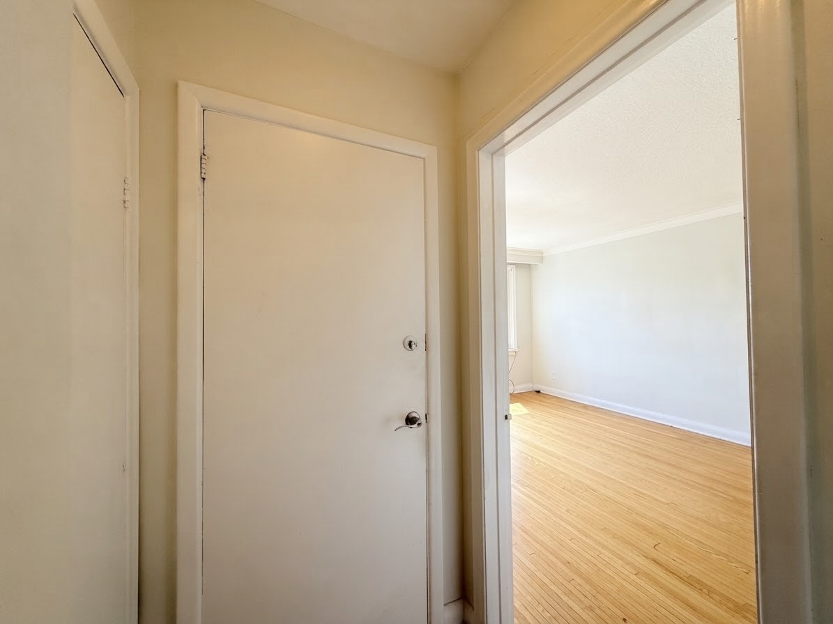 82 Lanark Avenue, Toronto, ON, M6E 2G4 - 12