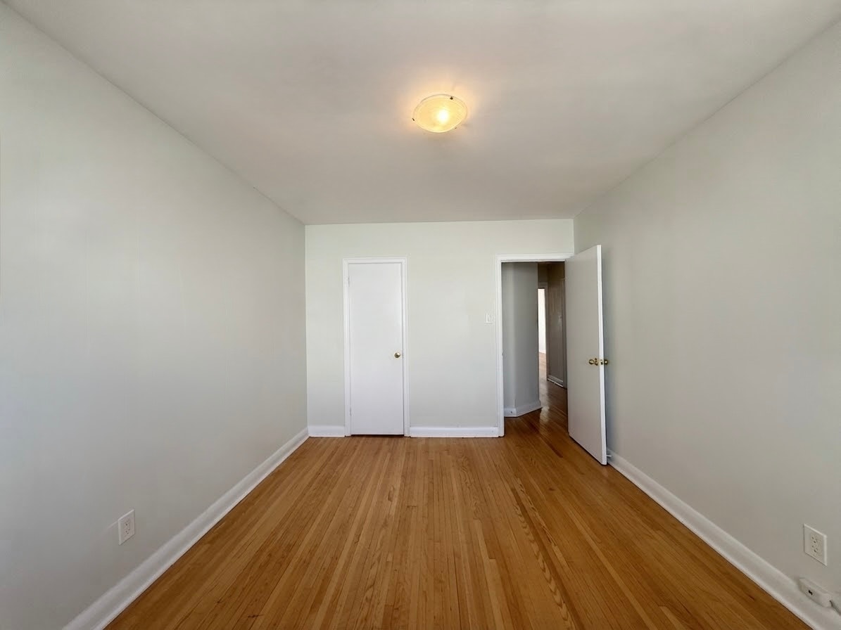 82 Lanark Avenue, Toronto, ON, M6E 2G4 - 17