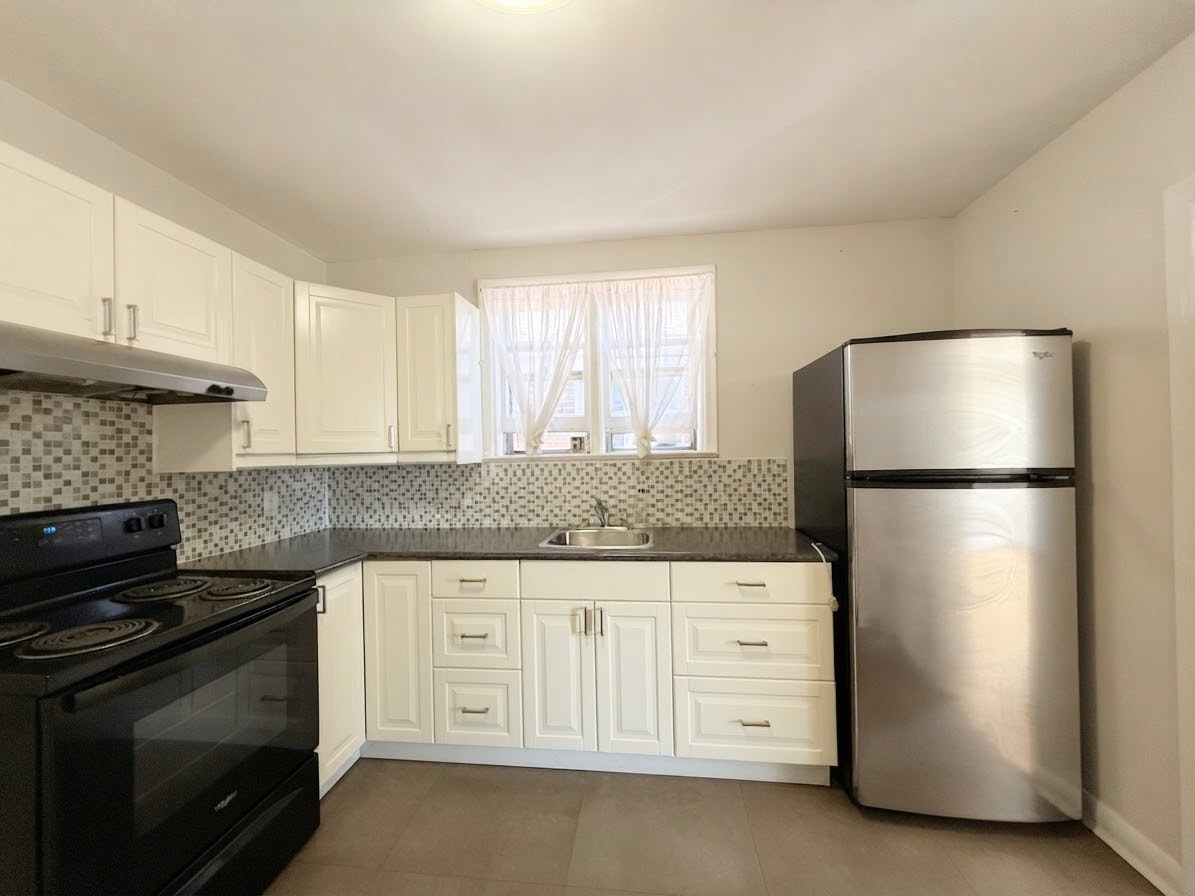 82 Lanark Avenue, Toronto, ON, M6E 2G4 - 10
