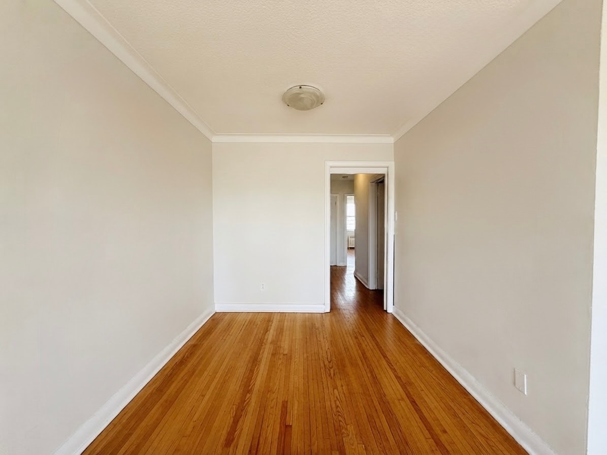 82 Lanark Avenue, Toronto, ON, M6E 2G4 - 8