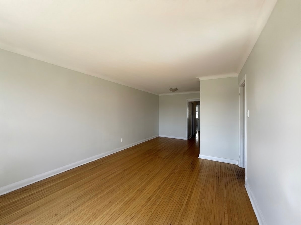 82 Lanark Avenue, Toronto, ON, M6E 2G4 - 4