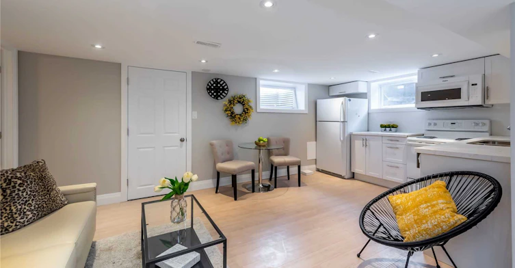 Basement-605 Mohawk Road E, Hamilton, ON, L8V 2J8 - 2