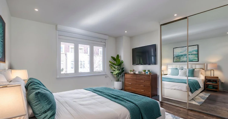 113 Earl Place, Toronto, ON, M4Y 1M4 - 24