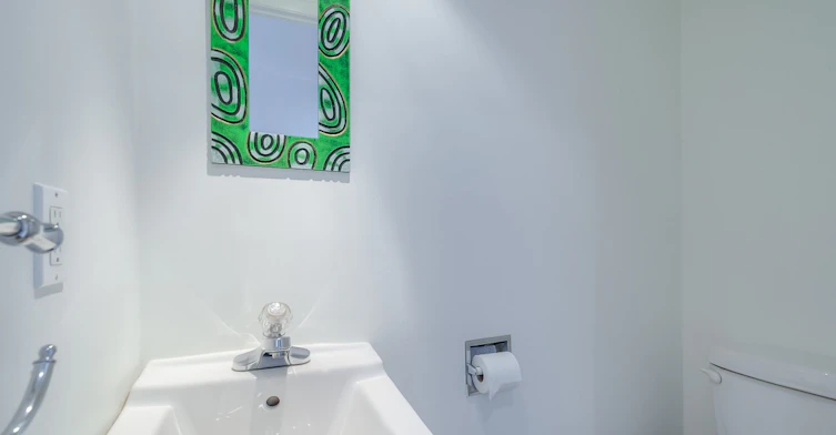 113 Earl Place, Toronto, ON, M4Y 1M4 - 16