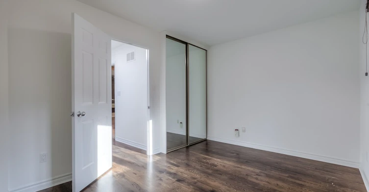 113 Earl Place, Toronto, ON, M4Y 1M4 - 22