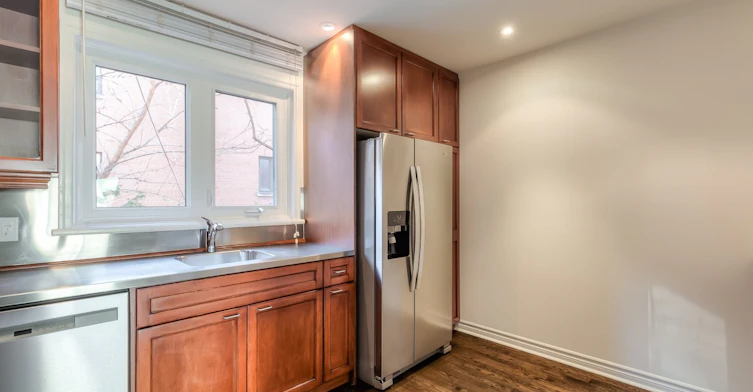 113 Earl Place, Toronto, ON, M4Y 1M4 - 3