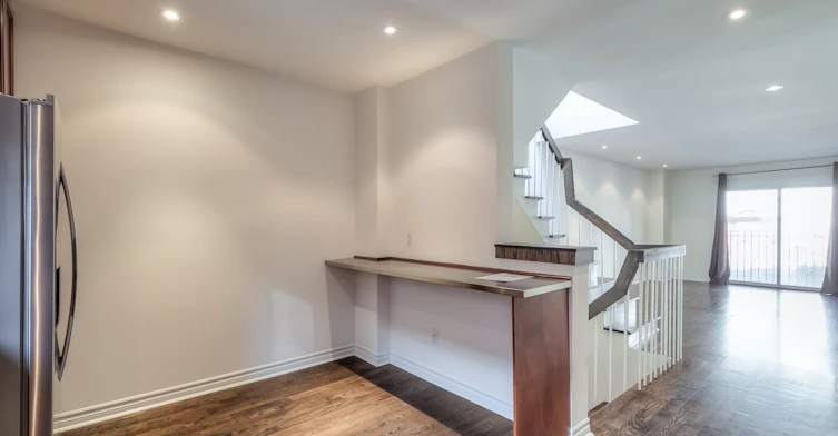 113 Earl Place, Toronto, ON, M4Y 1M4 - 4