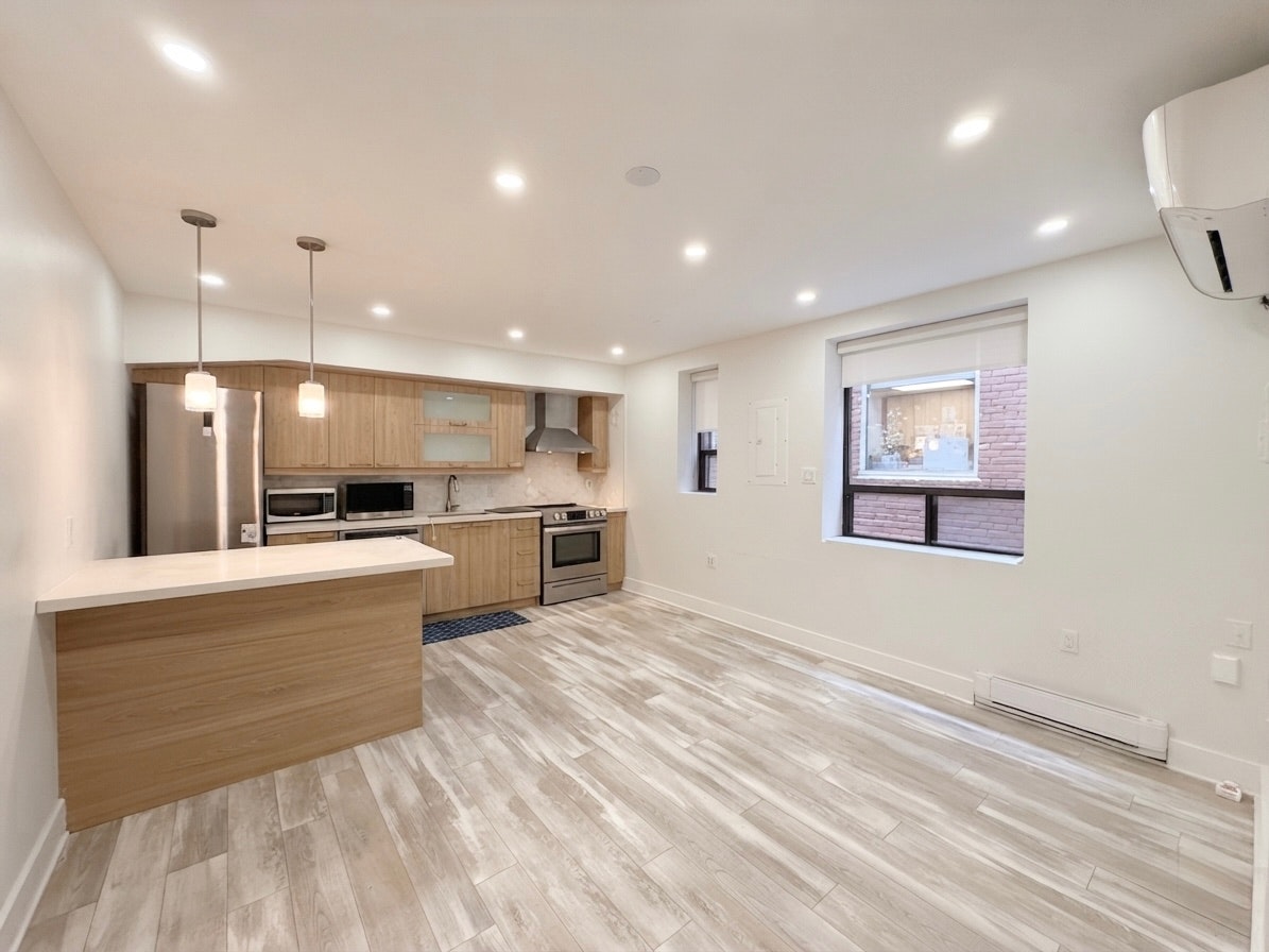 U205-240 Durie Street, Toronto, ON, M6S 3G1