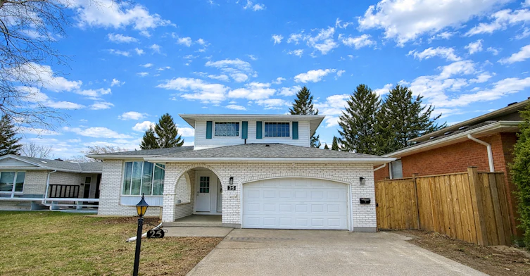 25 Meadowbrook Crescent, St. Catharines, ON, L2M 7G8