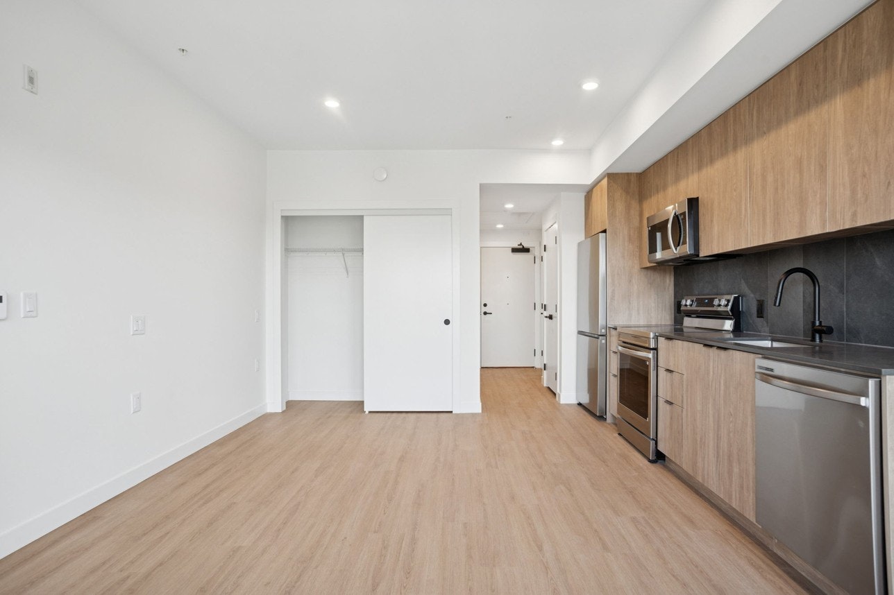 219 East 24th Avenue, Vancouver, BC, V5V 0K2 - 4