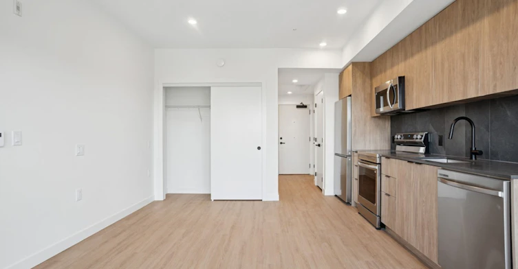 219 East 24th Avenue, Vancouver, BC, V5V 0K2 - 4