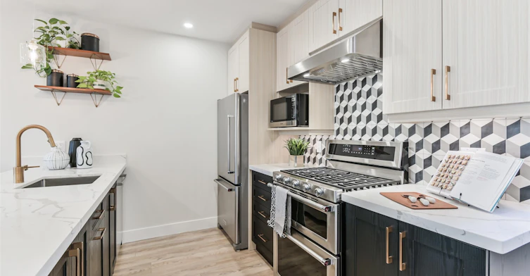Upper-90 Tecumseth Street, Toronto, ON, M6J 2G9 - 3