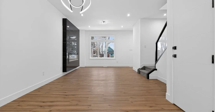 9234 85 Street NW, Edmonton, AB, T6C 3C7 - 3
