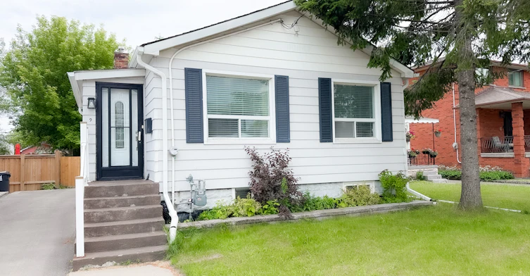 Main-9 Albright Avenue, Toronto, ON, M8W 1W9