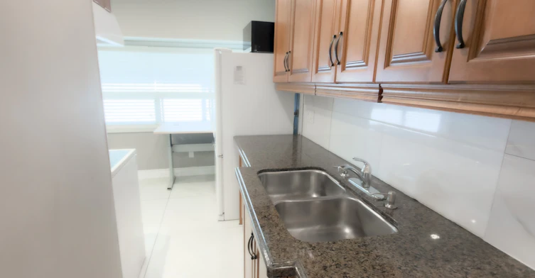 Main-9 Albright Avenue, Toronto, ON, M8W 1W9 - 4