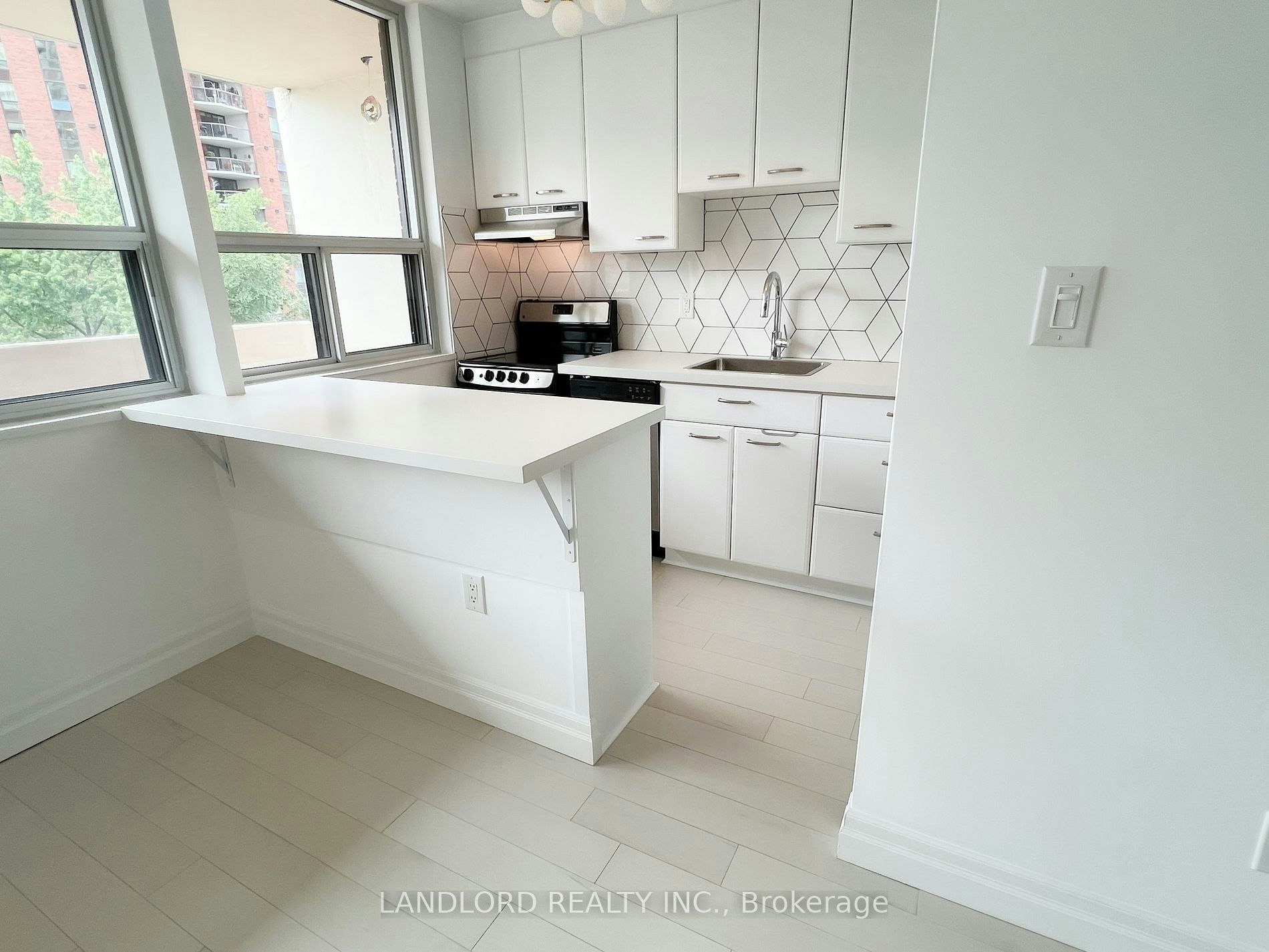 811-40 Homewood Avenue, Toronto, ON, M4Y 2K2 - 2