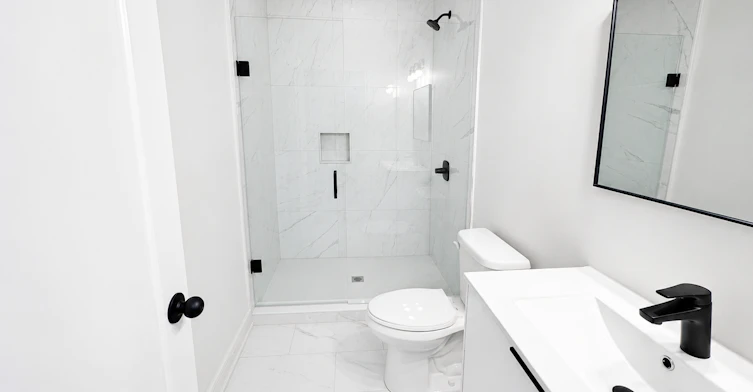 1127 Main Street E, Hamilton, ON, L8M 1P2 - 13