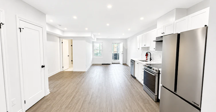 1127 Main Street E, Hamilton, ON, L8M 1P2 - 4