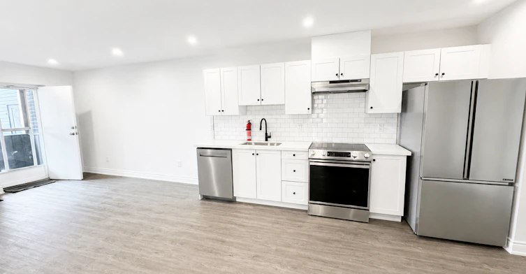 1127 Main Street E, Hamilton, ON, L8M 1P2 - 2