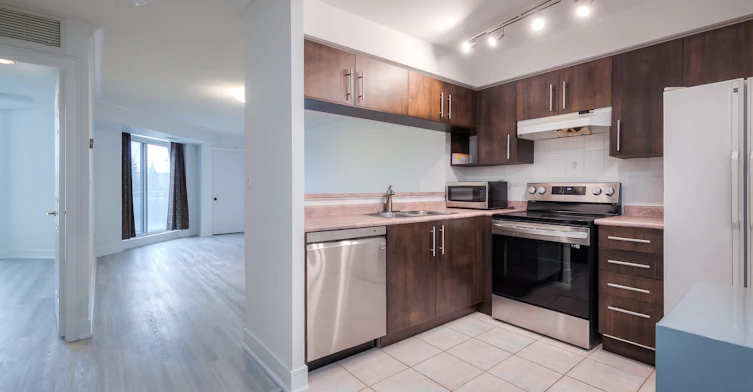 511-190 Manitoba Street, Toronto, ON, M8Y 3Y8