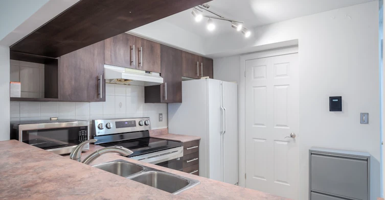 511-190 Manitoba Street, Toronto, ON, M8Y 3Y8 - 7
