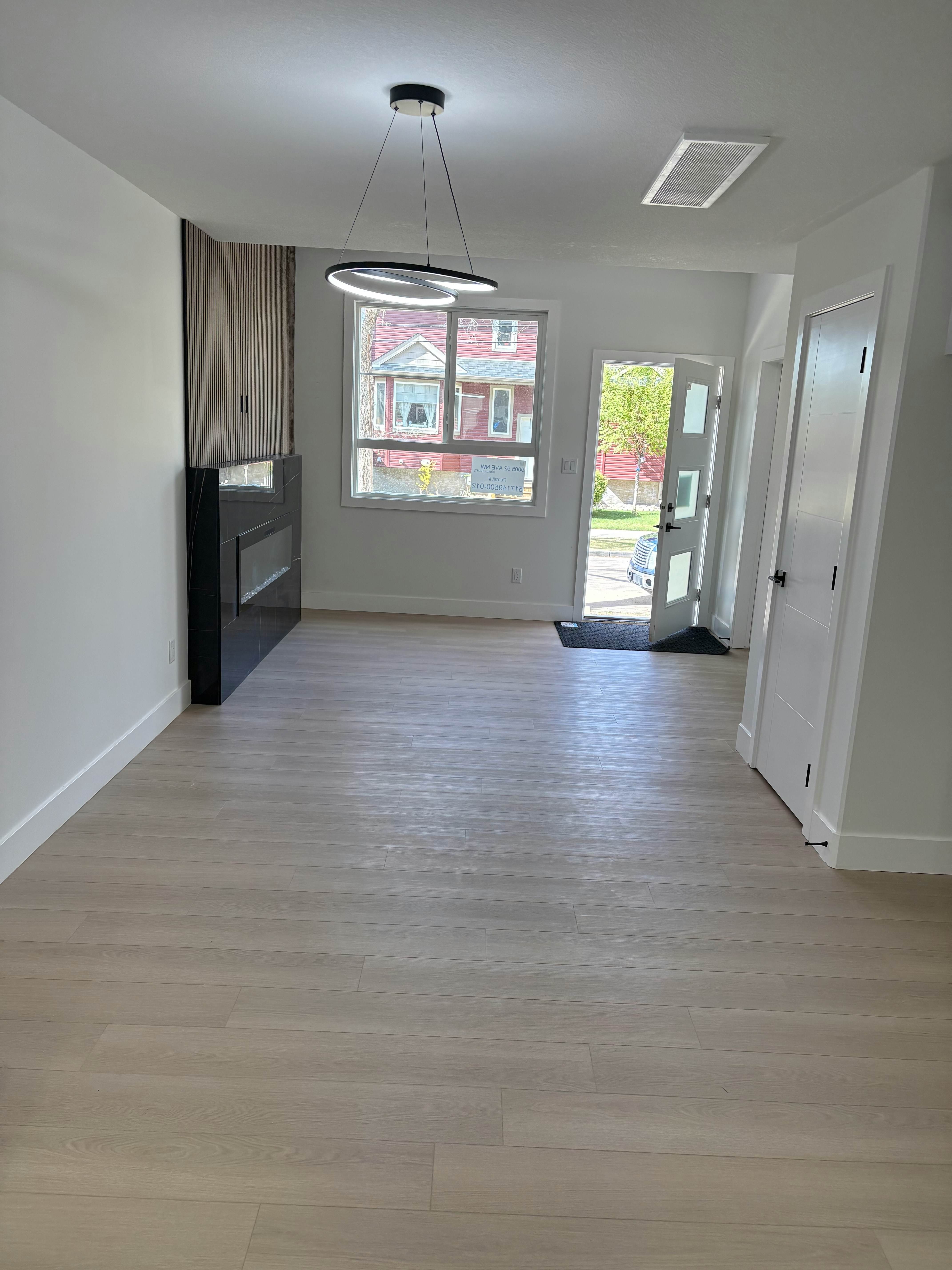9007 Upper-9007 92 Avenue Northwest, Edmonton, AB, T6C 3L9 - 3