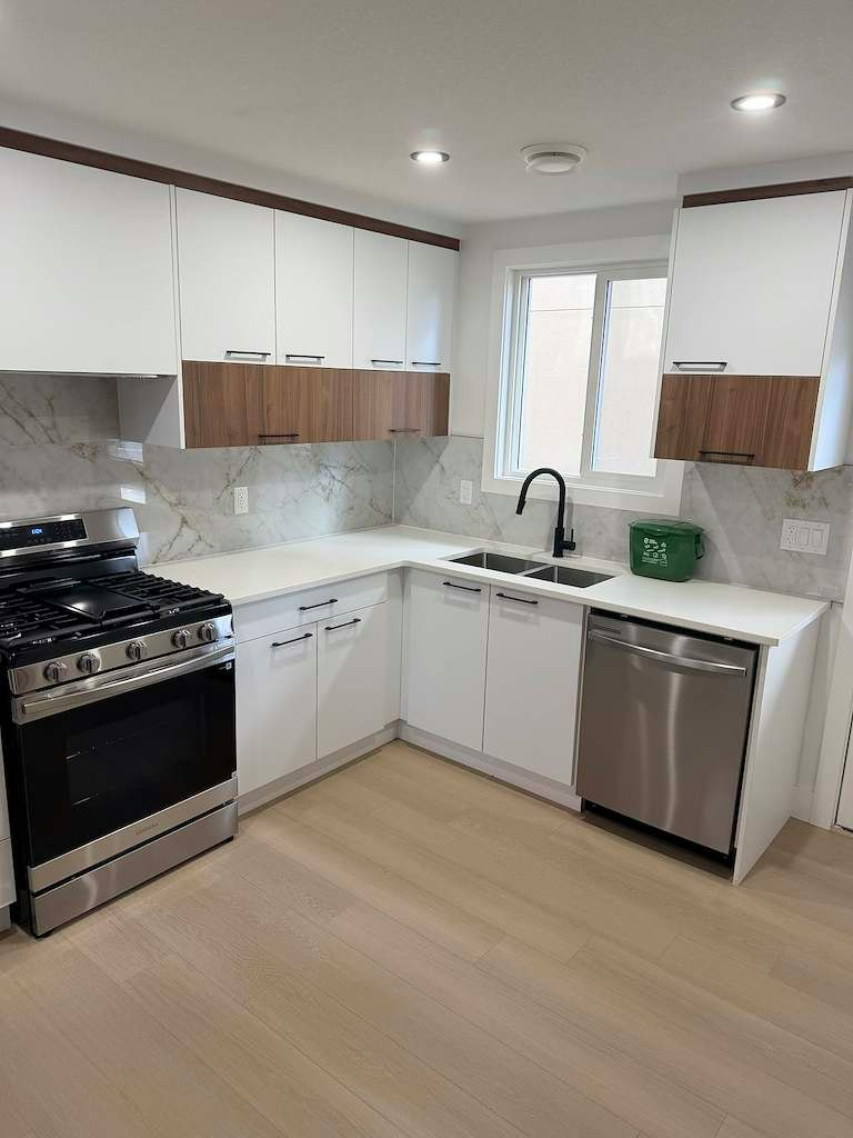 9007 Upper-9007 92 Avenue Northwest, Edmonton, AB, T6C 3L9 - 2