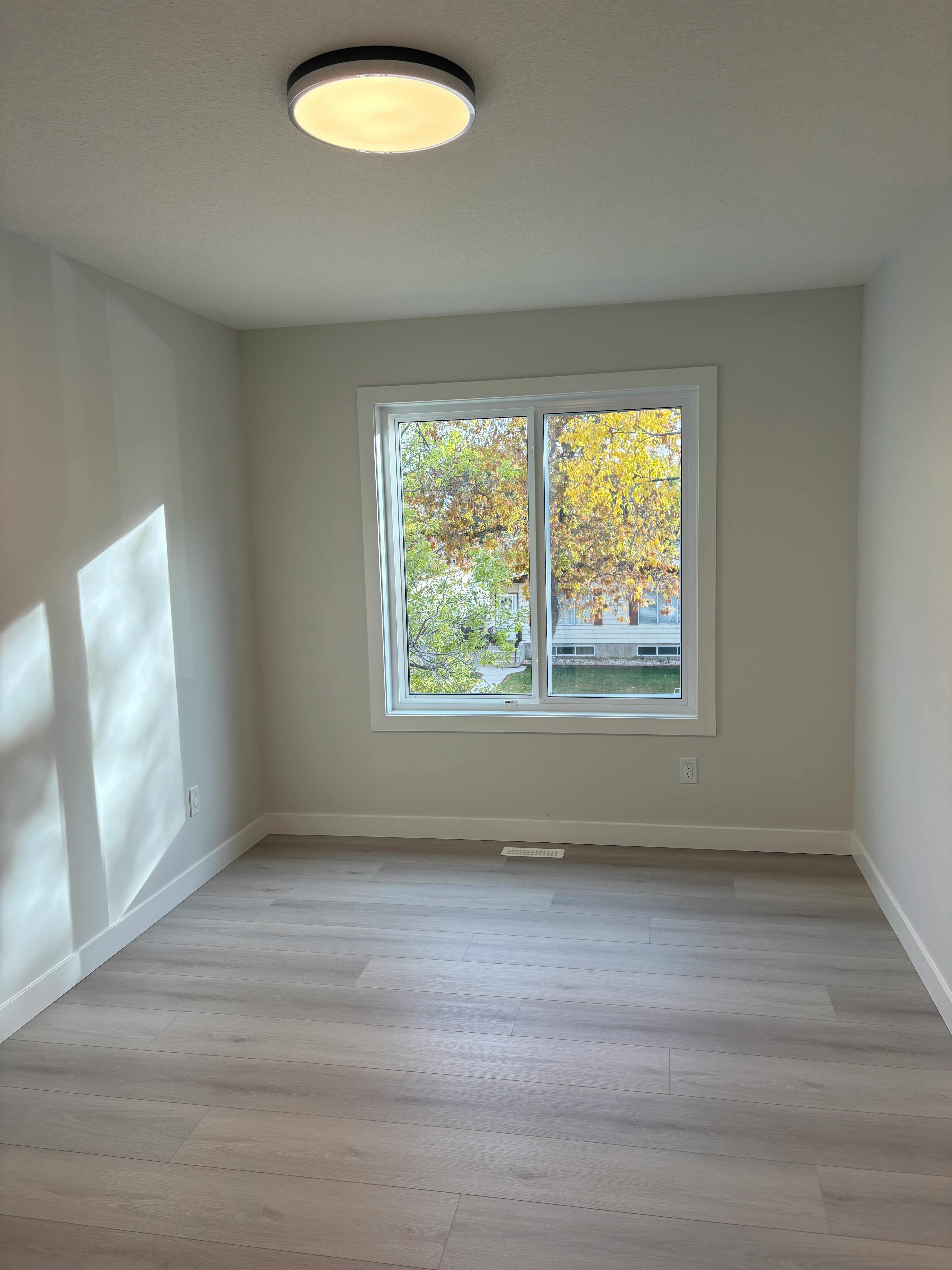 12026 102 Street Northwest, Edmonton, AB, T5G 2G7 - 8