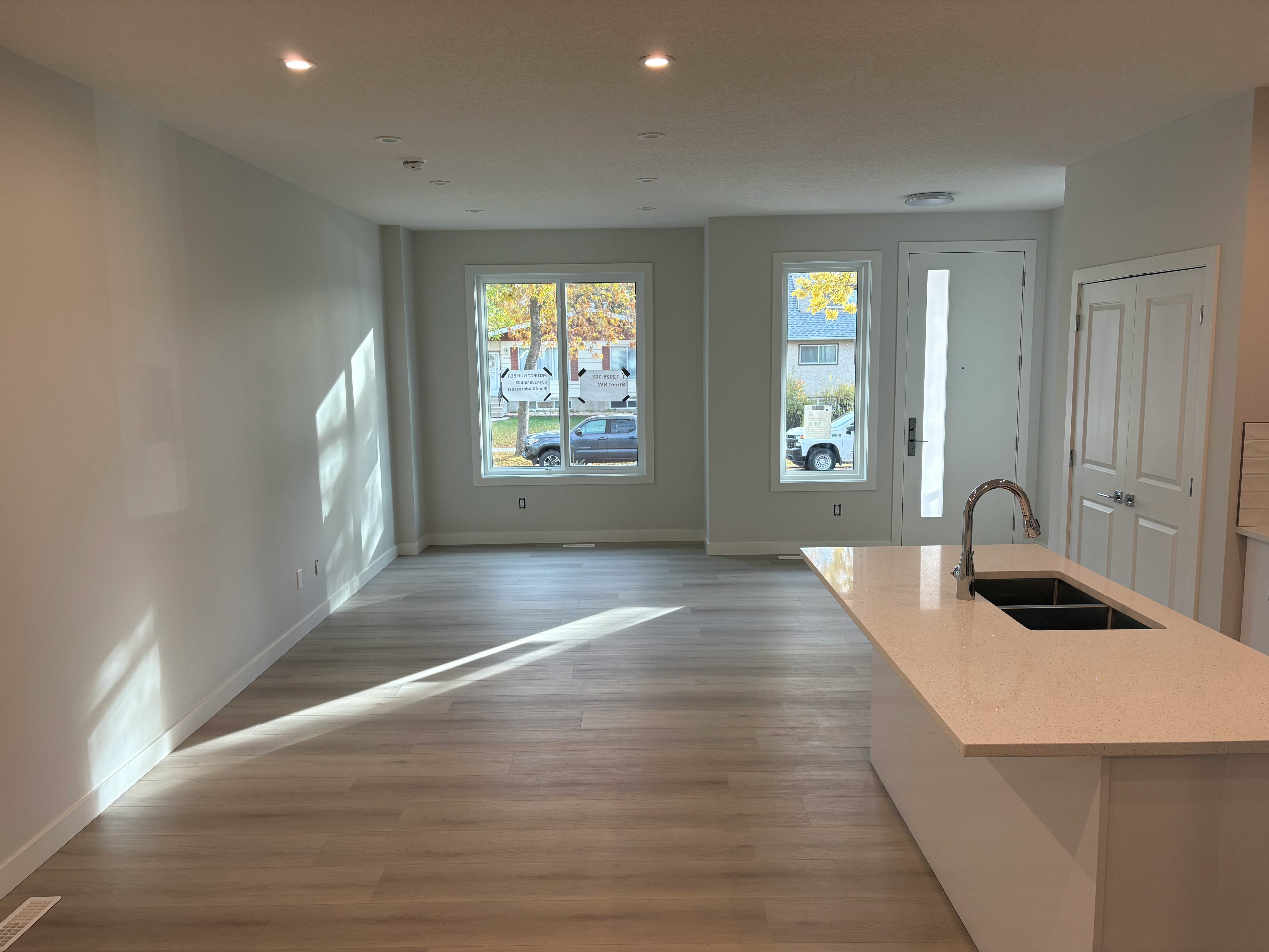 12026 102 Street Northwest, Edmonton, AB, T5G 2G7 - 4