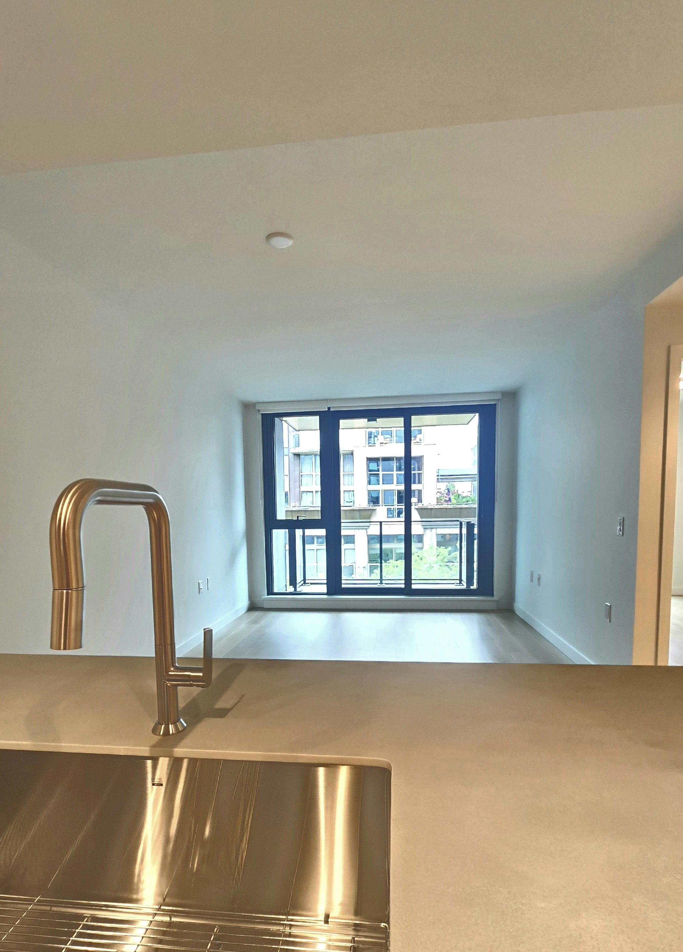 1530 west 6th, Vancouver, BC, V6J 1R2 - 2