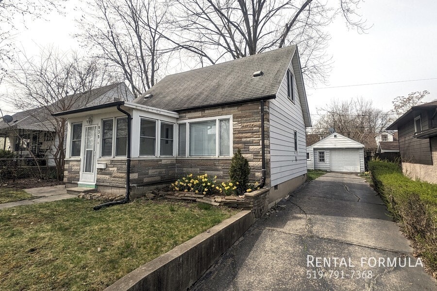935 Lena Avenue, Windsor, ON, N9C 3K1 - 2