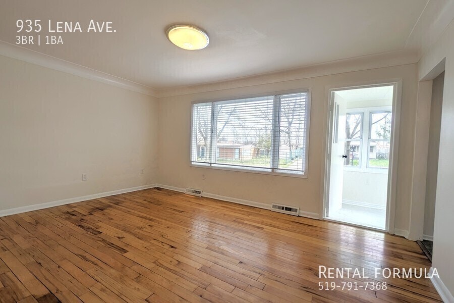 935 Lena Avenue, Windsor, ON, N9C 3K1 - 4
