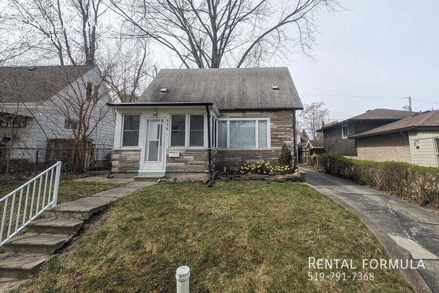 935 Lena Avenue, Windsor, ON, N9C 3K1