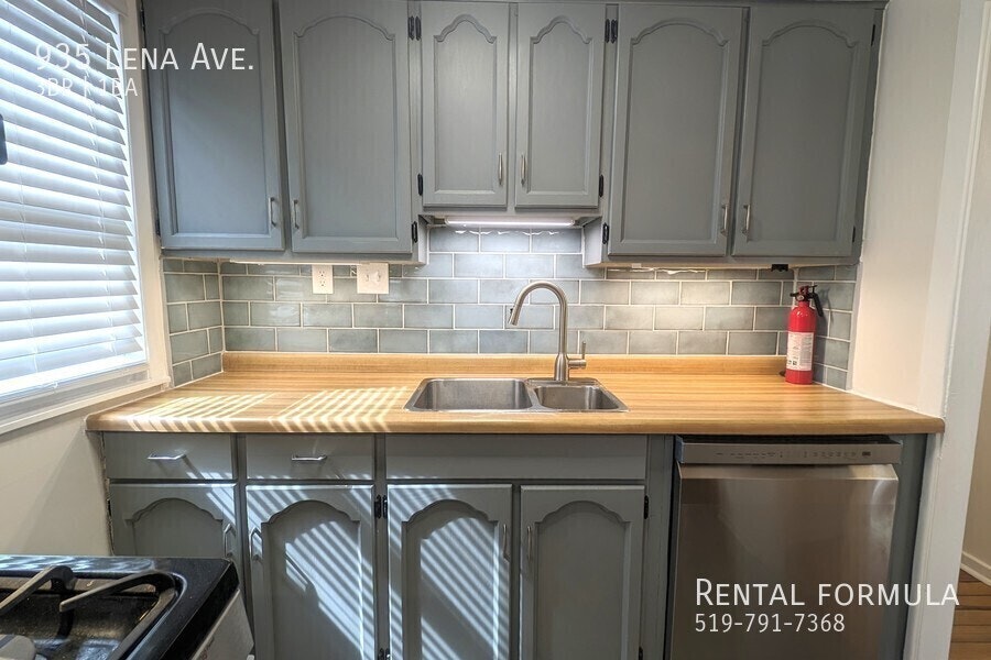 935 Lena Avenue, Windsor, ON, N9C 3K1 - 8