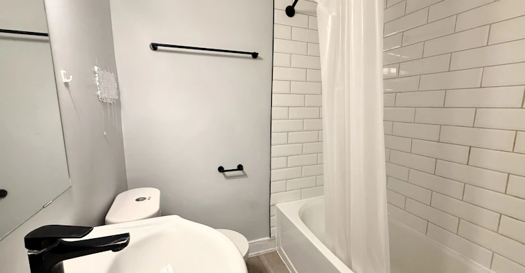 1 35th Street East, Hamilton, ON, L8V 3X5 - 3