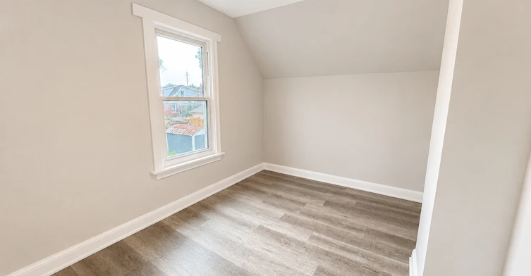 24 Crosthwaite Avenue N, Hamilton, ON, L8H 4T9 - 13