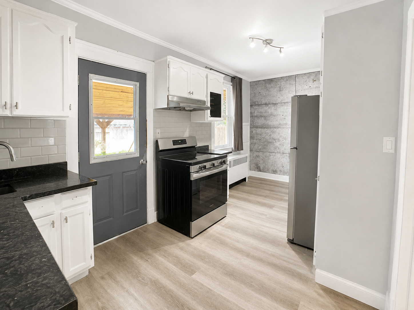 24 Crosthwaite Avenue N, Hamilton, ON, L8H 4T9 - 11