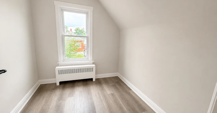 24 Crosthwaite Avenue N, Hamilton, ON, L8H 4T9 - 16