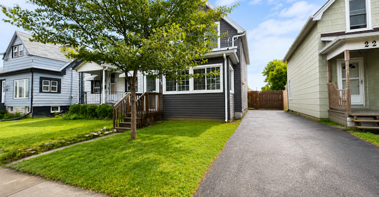 24 Crosthwaite Avenue N, Hamilton, ON, L8H 4T9