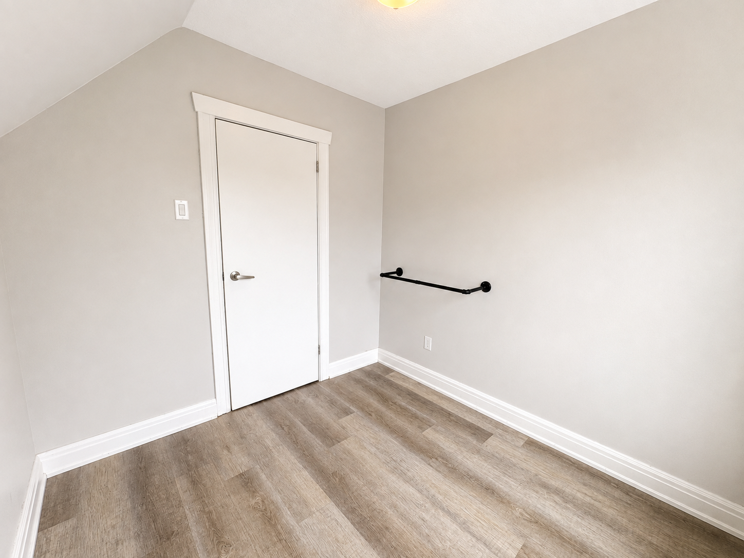 24 Crosthwaite Avenue N, Hamilton, ON, L8H 4T9 - 17