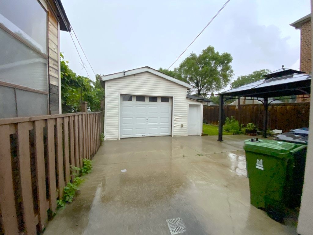 Main-92 Holwood Avenue, Toronto, ON, M6M 1P6 - 21