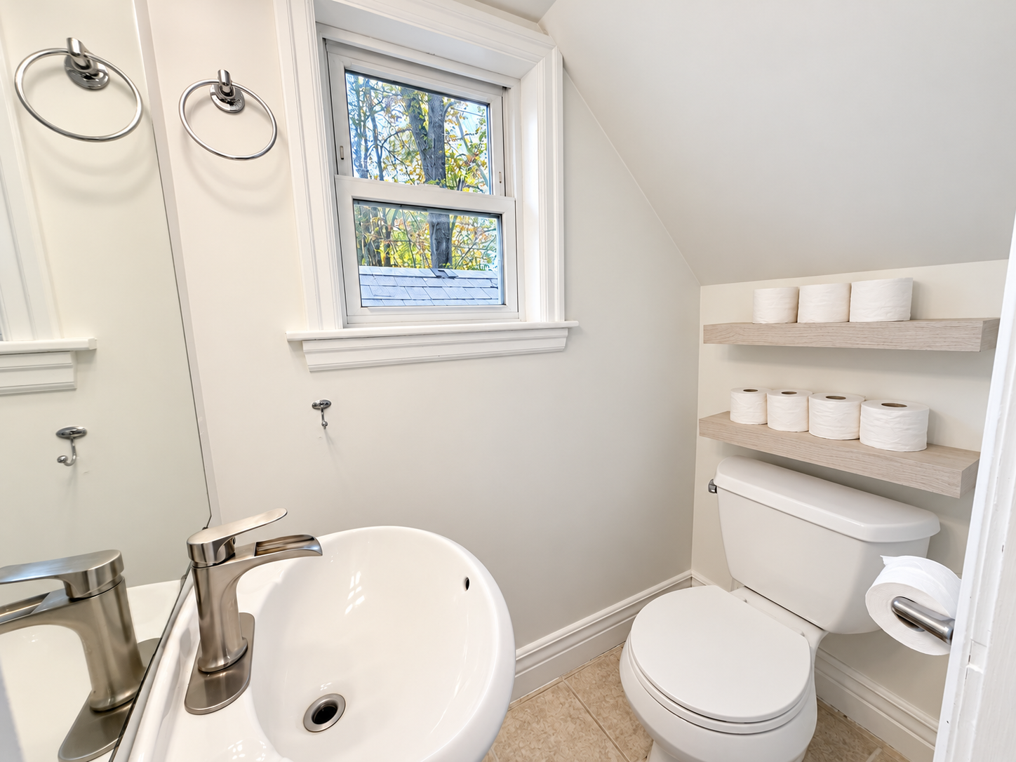 826 Beach Boulevard, Hamilton, ON, L8H 6Z4 4