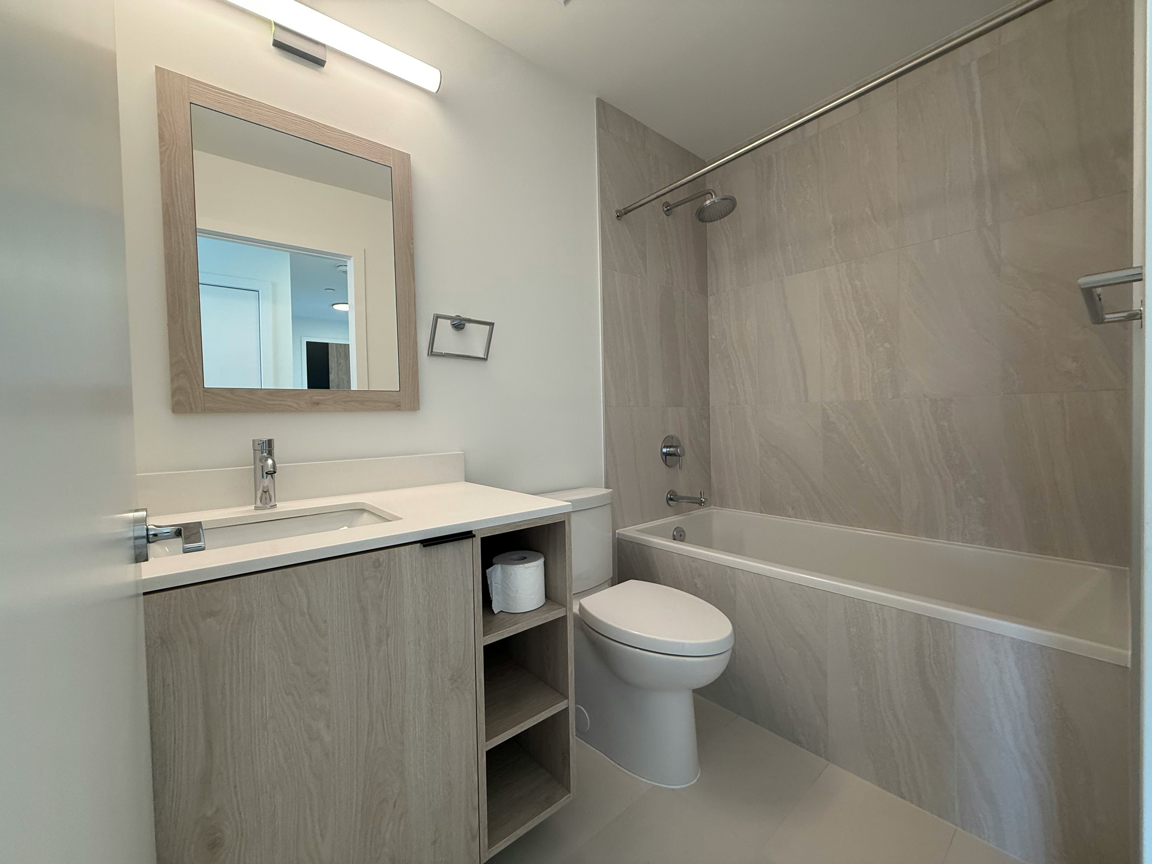 1007 The Queensway, Toronto, ON, M8Z 0H4 - 11