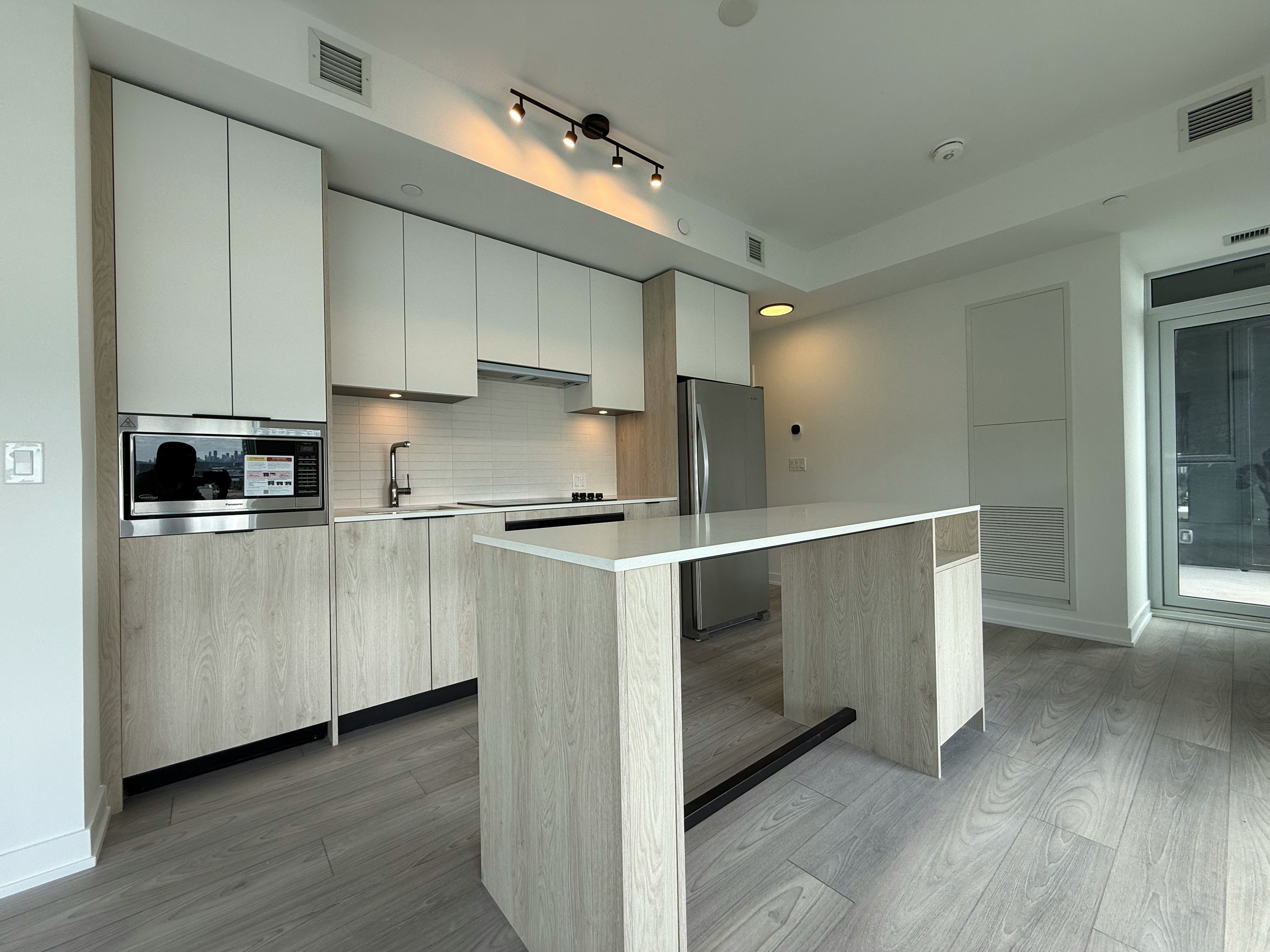 1007 The Queensway, Toronto, ON, M8Z 0H4 - 2