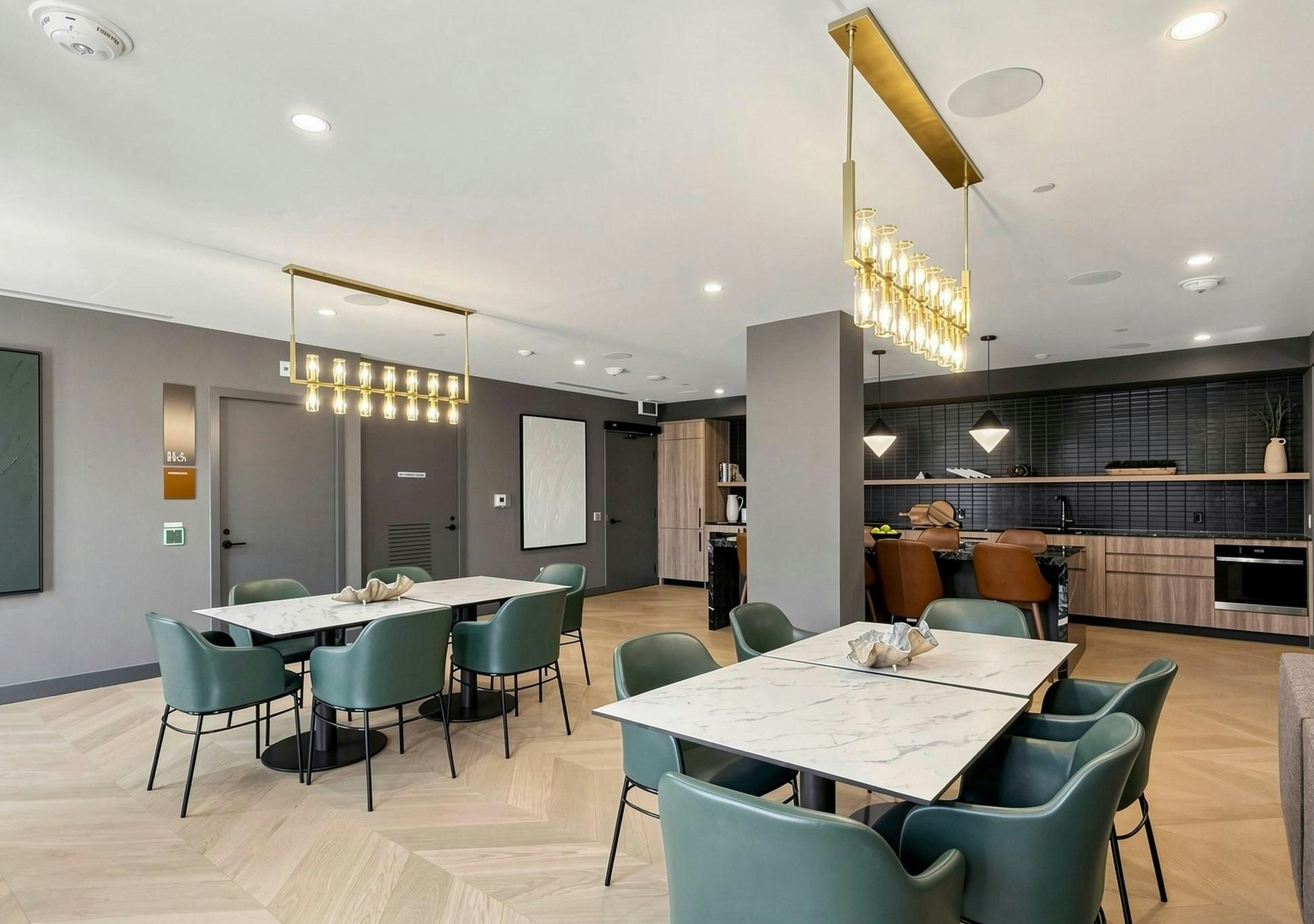 1007 The Queensway, Toronto, ON, M8Z 0H4 - 20