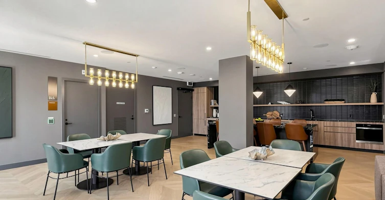 1007 The Queensway, Toronto, ON, M8Z 0H4 - 20