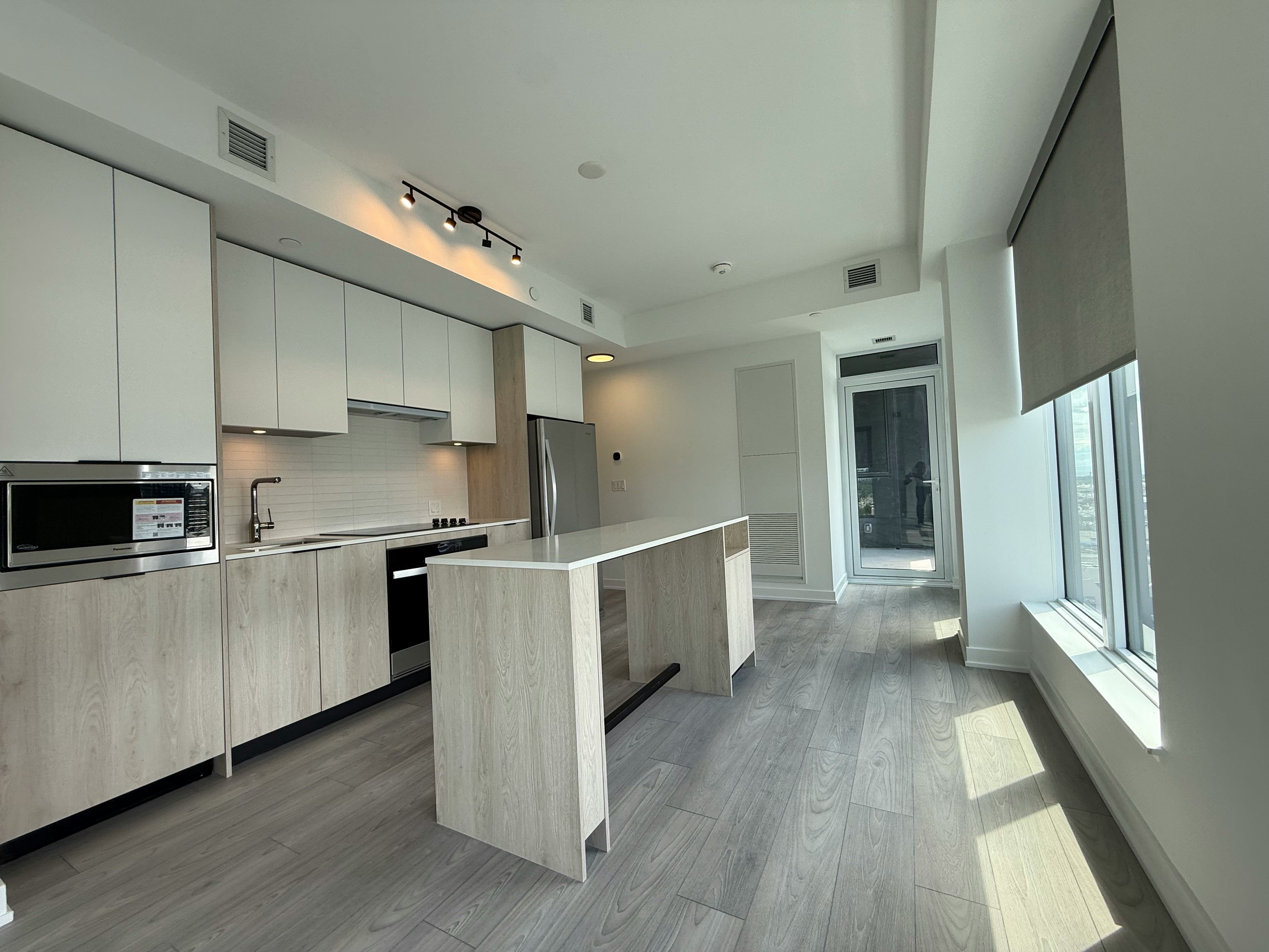 1007 The Queensway, Toronto, ON, M8Z 0H4 - 4